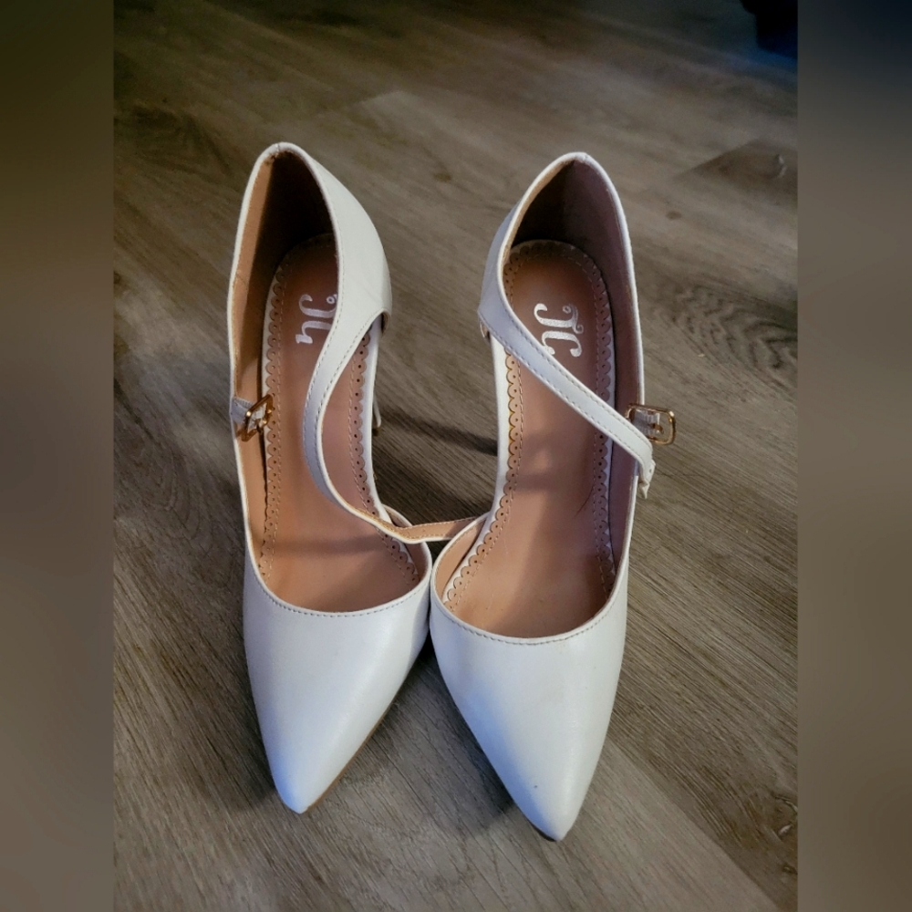 White heels size 6 new